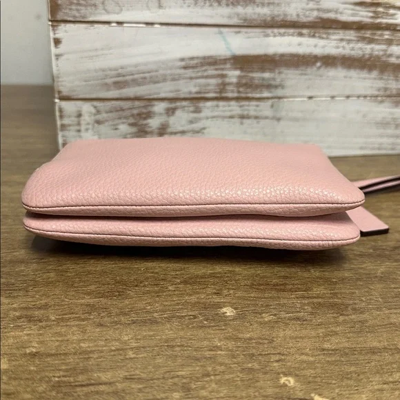 Coach great shape double corner light pink pebbled leather dual zip wristlet - Picture 6 of 9
